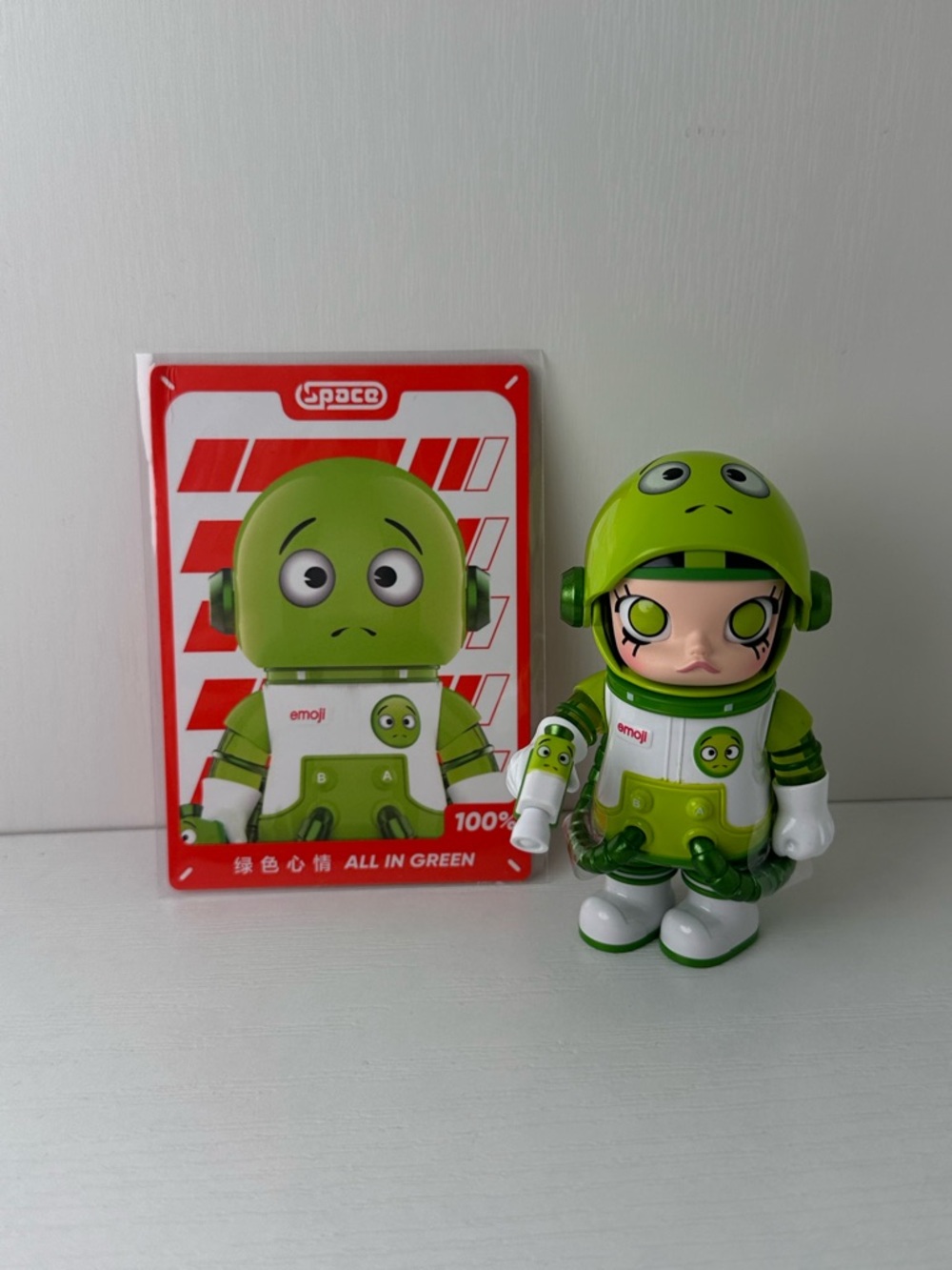 Mega Space Molly 100% Emoji Series “All in Green” Figure